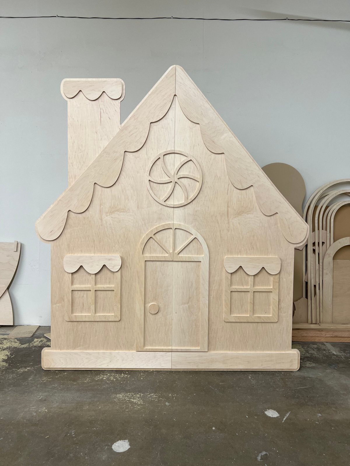 8-Foot Collapsible Gingerbread House Backdrop